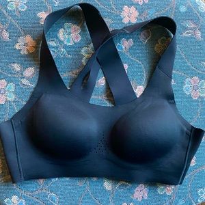 Brooks Sports Bra (Dare Crossback) NWOT